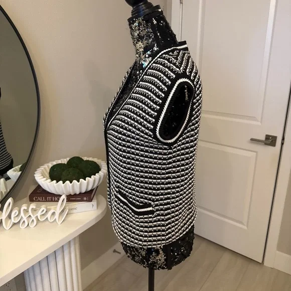 Evereve Willa Lady Like Vest - Picture 5 of 11